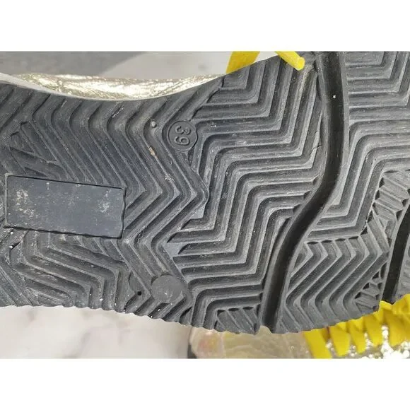 Cynthia Richard Lightning Treasure‎ Gold Women's 8 size 39 Sneakers Shoes $245